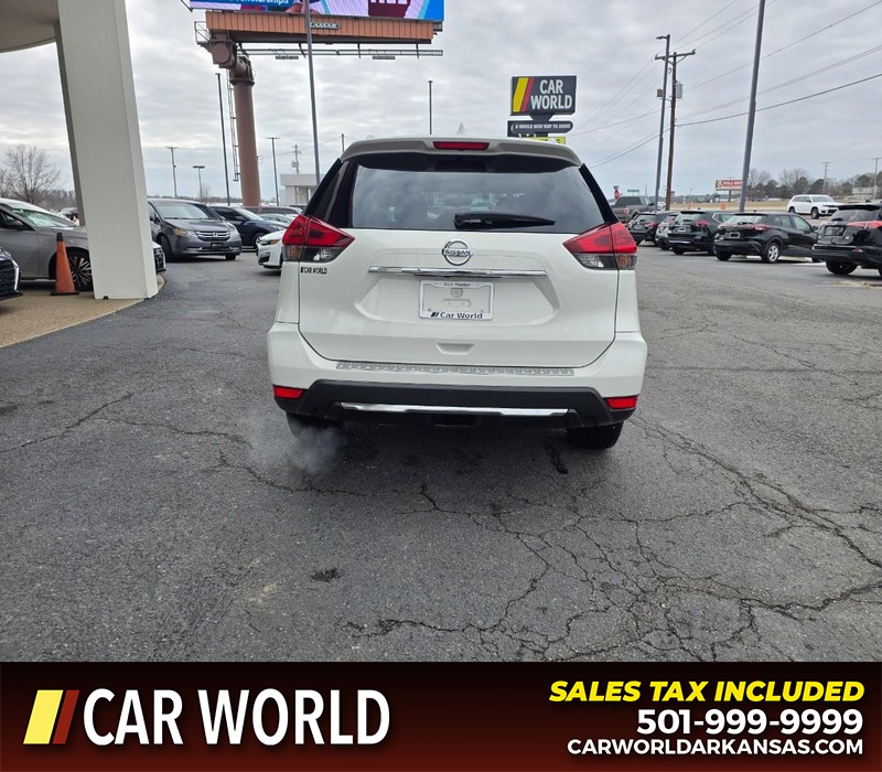 Nissan Rogue Vehicle Full-screen Gallery Image 5