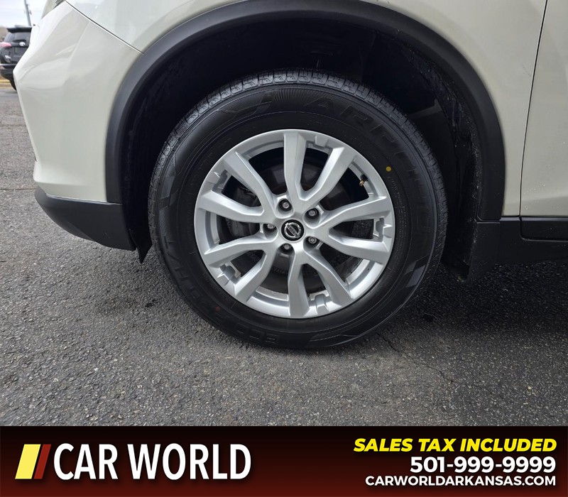 Nissan Rogue Vehicle Full-screen Gallery Image 6