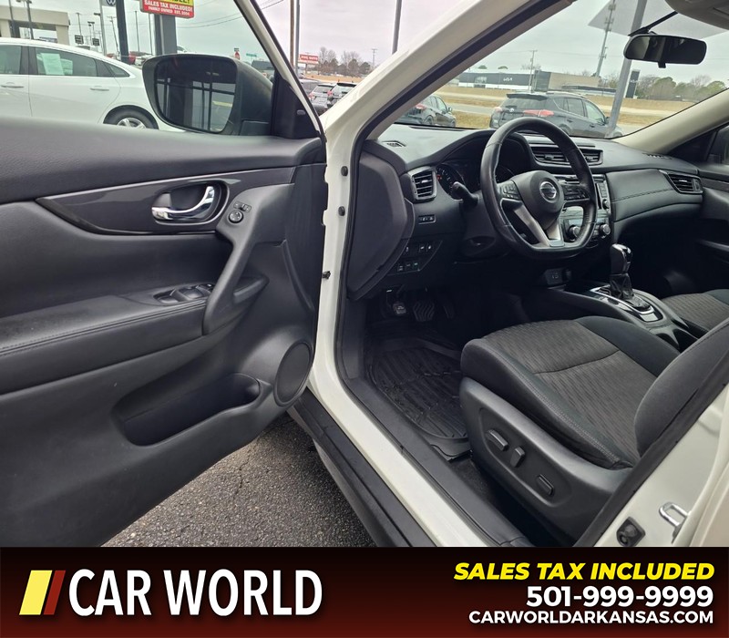 Nissan Rogue Vehicle Full-screen Gallery Image 7