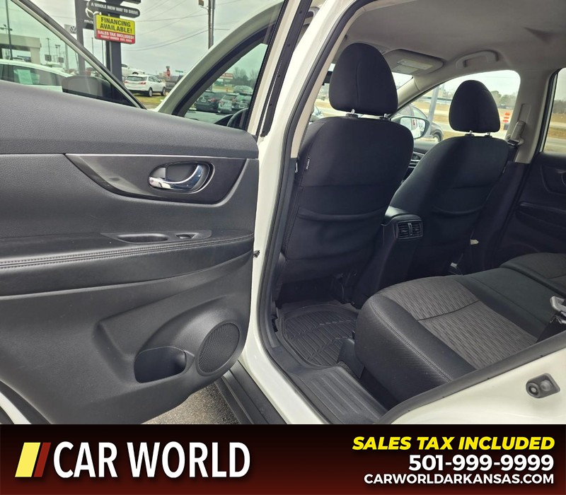 Nissan Rogue Vehicle Full-screen Gallery Image 9