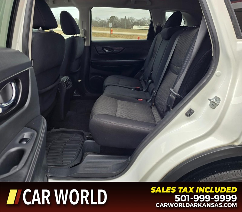 Nissan Rogue Vehicle Full-screen Gallery Image 10