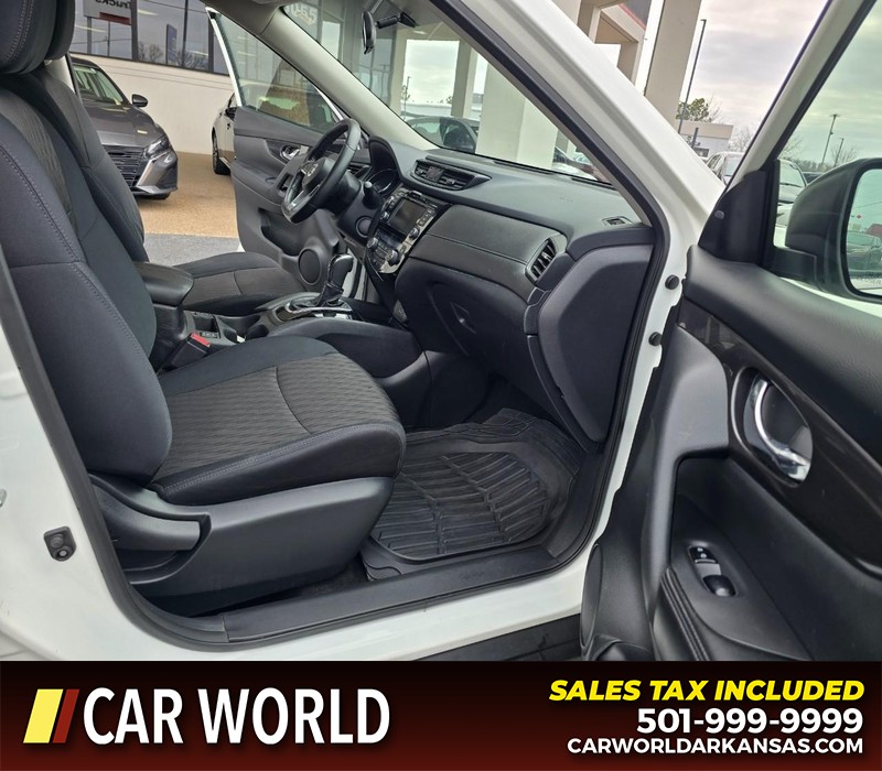 Nissan Rogue Vehicle Full-screen Gallery Image 11