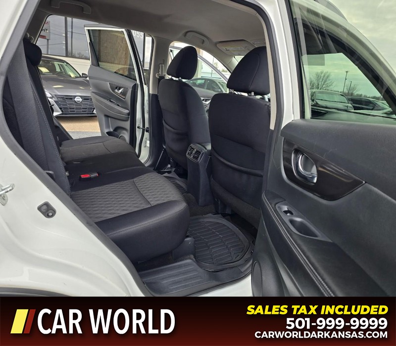 Nissan Rogue Vehicle Full-screen Gallery Image 12