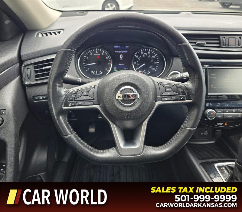 Nissan Rogue Vehicle Full-screen Gallery Image 15