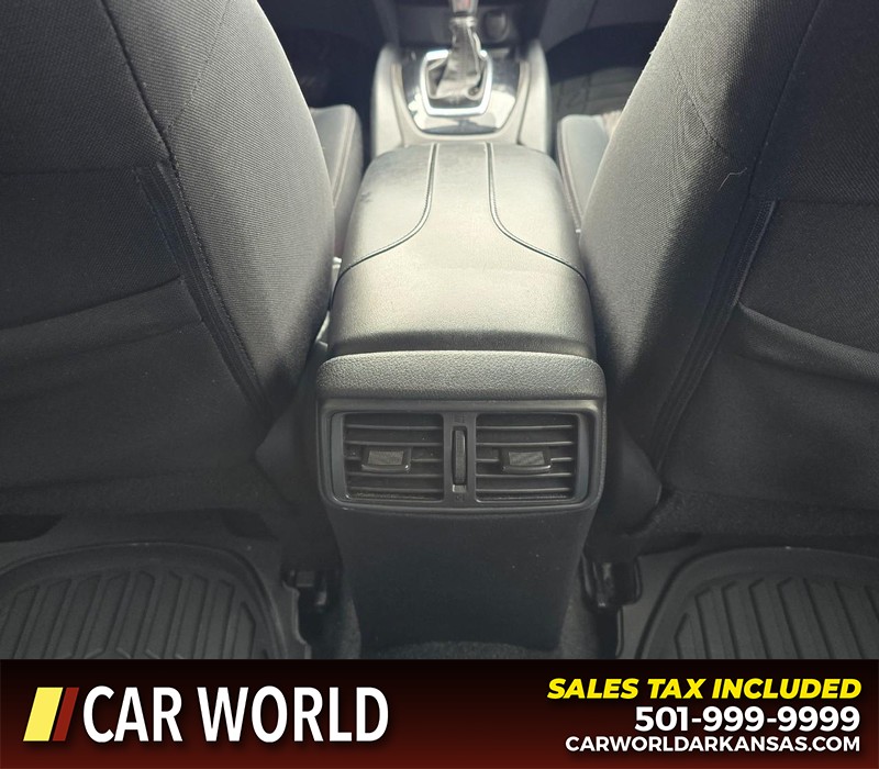 Nissan Rogue Vehicle Full-screen Gallery Image 19