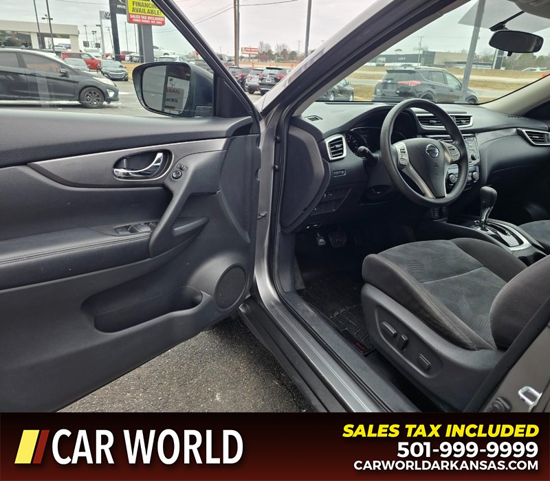 Nissan Rogue Vehicle Full-screen Gallery Image 7