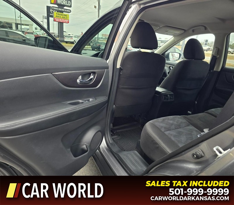 Nissan Rogue Vehicle Full-screen Gallery Image 9