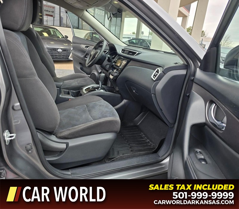 Nissan Rogue Vehicle Full-screen Gallery Image 11