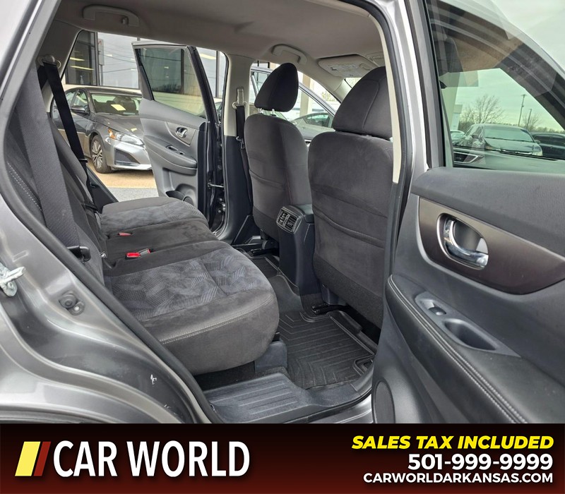 Nissan Rogue Vehicle Full-screen Gallery Image 12