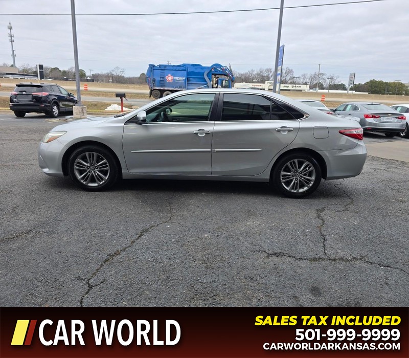 Toyota Camry Vehicle Full-screen Gallery Image 4