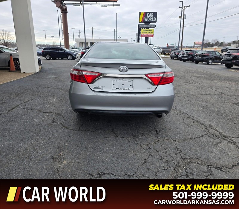 Toyota Camry Vehicle Full-screen Gallery Image 5