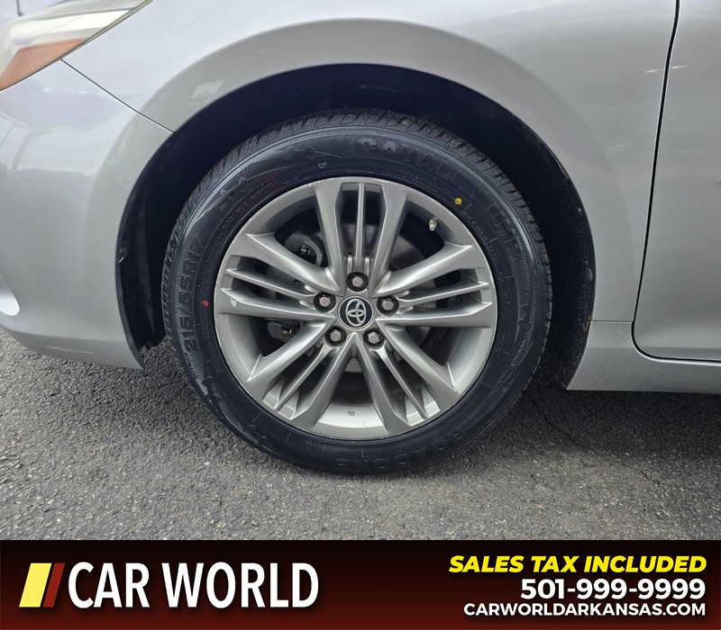 Toyota Camry Vehicle Full-screen Gallery Image 6