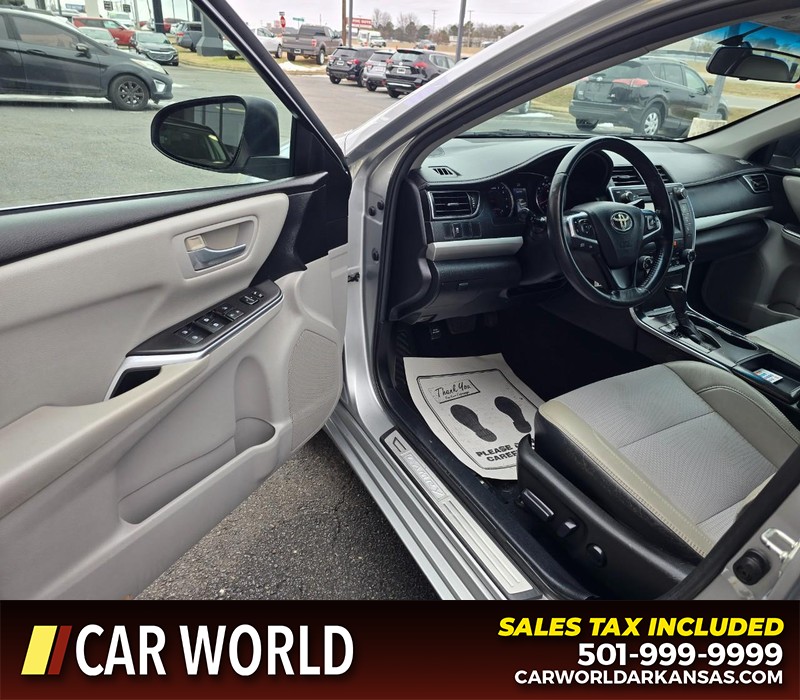 Toyota Camry Vehicle Full-screen Gallery Image 7