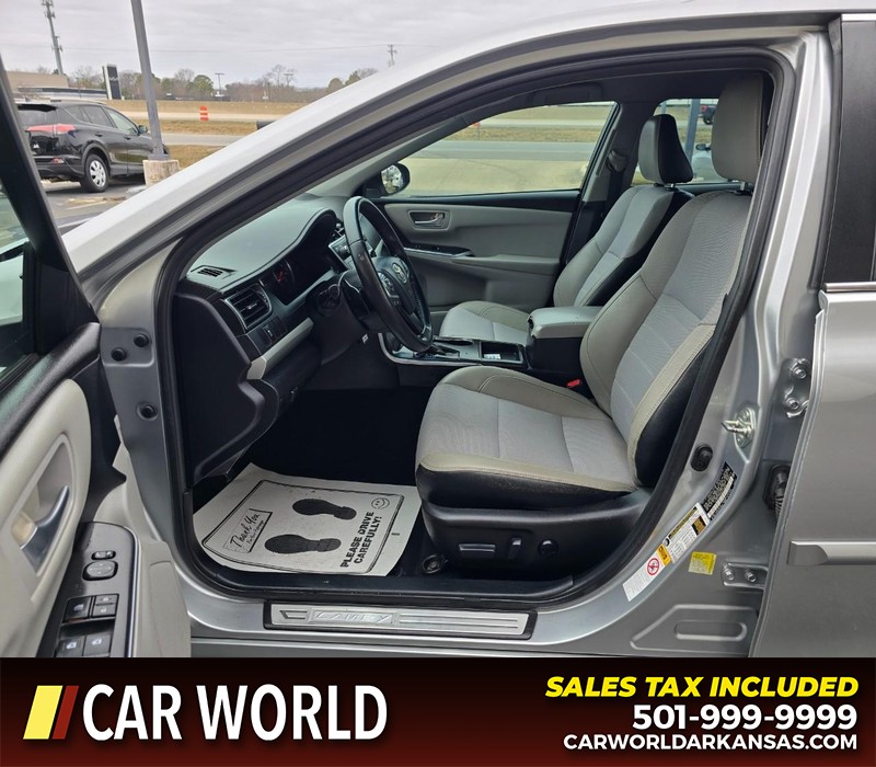 Toyota Camry Vehicle Full-screen Gallery Image 8