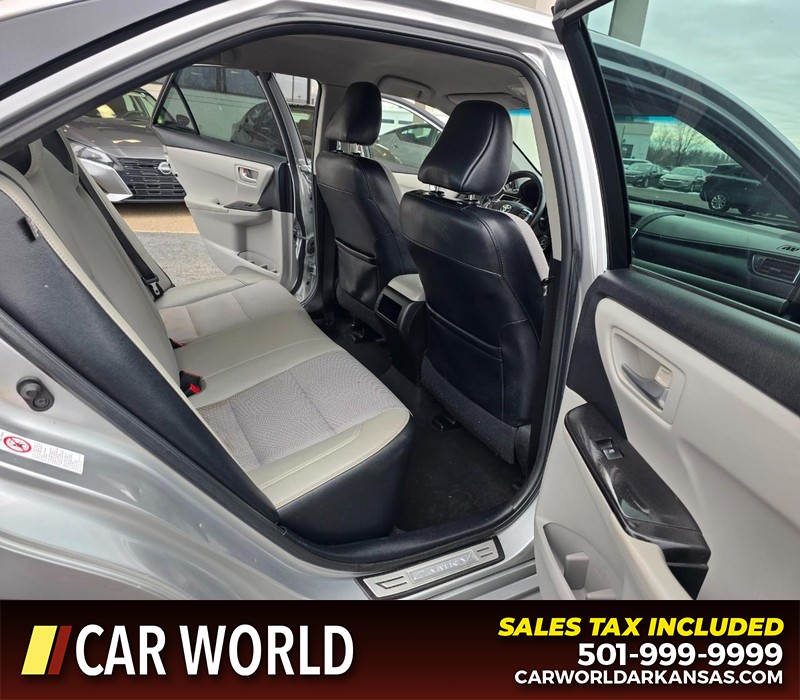 Toyota Camry Vehicle Full-screen Gallery Image 12