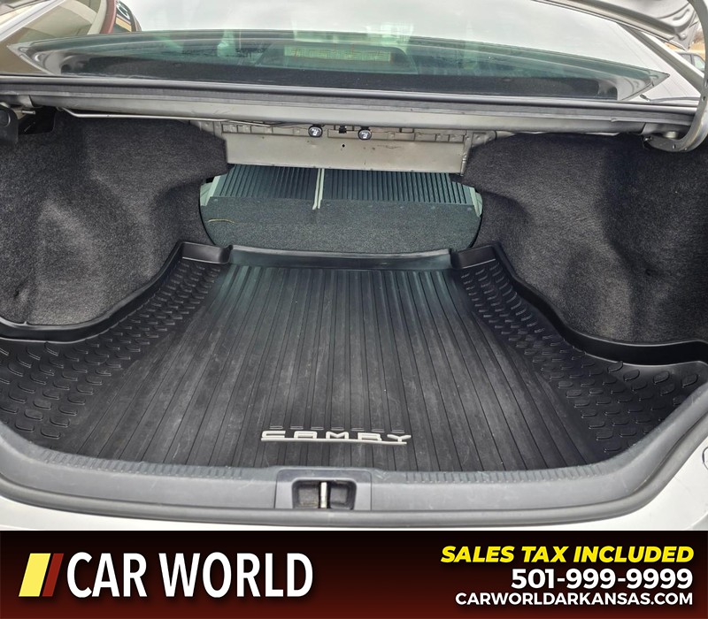 Toyota Camry Vehicle Full-screen Gallery Image 14