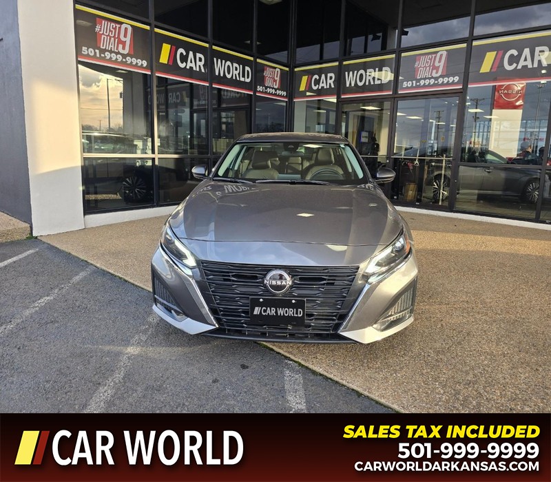 Nissan Altima Vehicle Full-screen Gallery Image 2