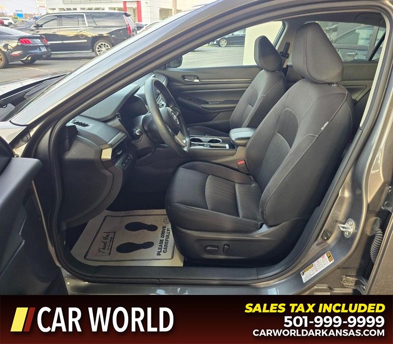 Nissan Altima Vehicle Full-screen Gallery Image 8