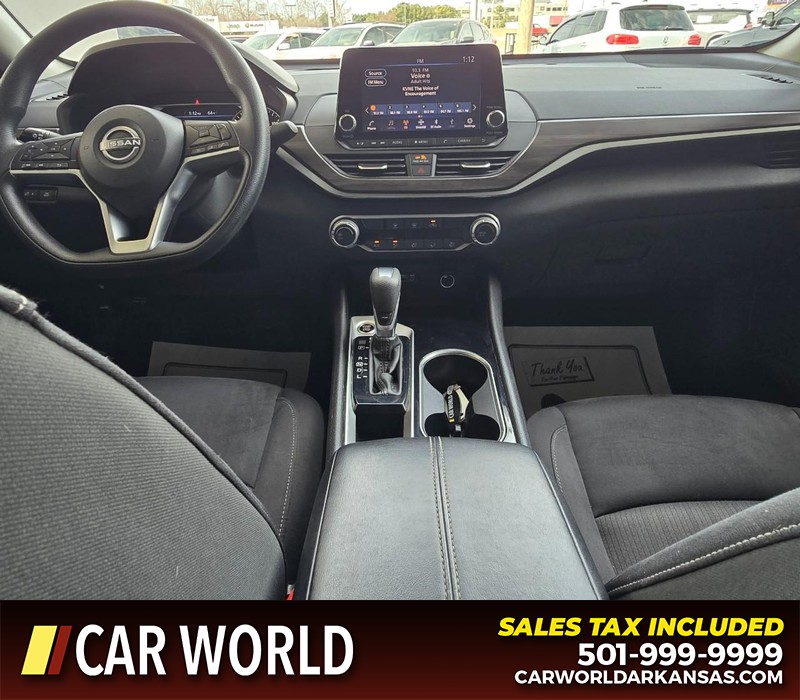 Nissan Altima Vehicle Full-screen Gallery Image 18