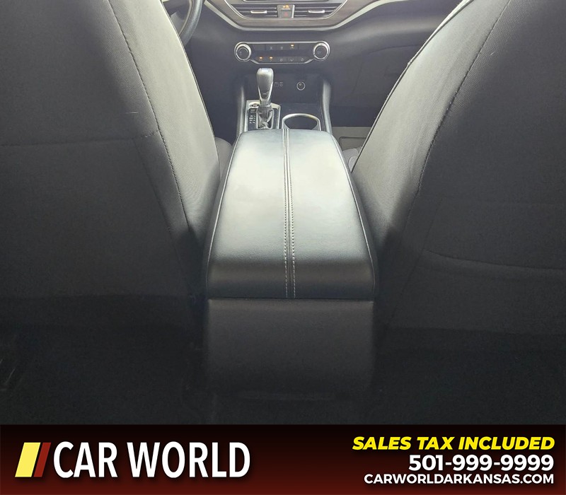 Nissan Altima Vehicle Full-screen Gallery Image 19