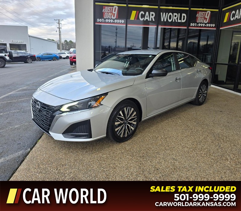 Nissan Altima Vehicle Full-screen Gallery Image 3