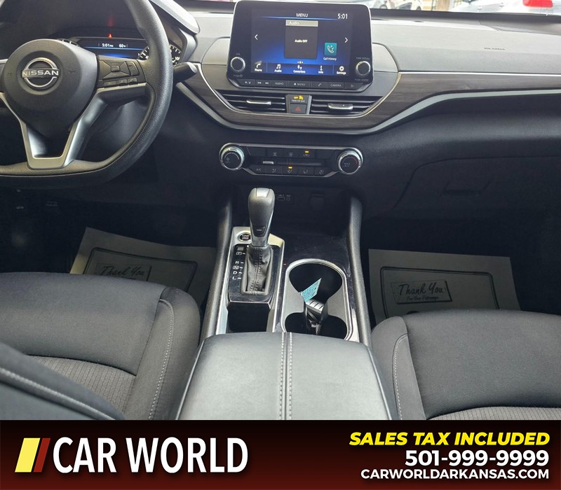 Nissan Altima Vehicle Full-screen Gallery Image 18