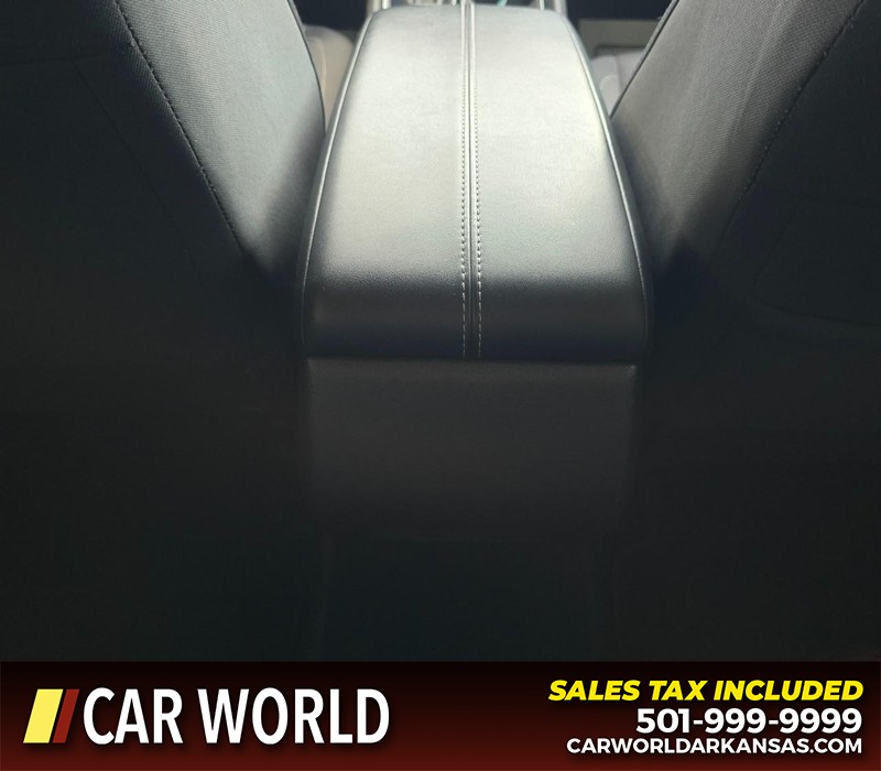 Nissan Altima Vehicle Full-screen Gallery Image 19