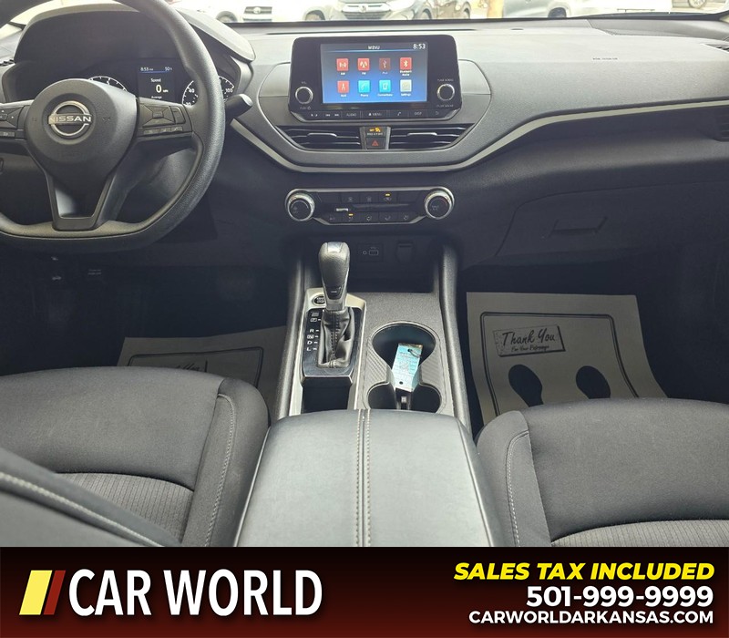 Nissan Altima Vehicle Full-screen Gallery Image 18