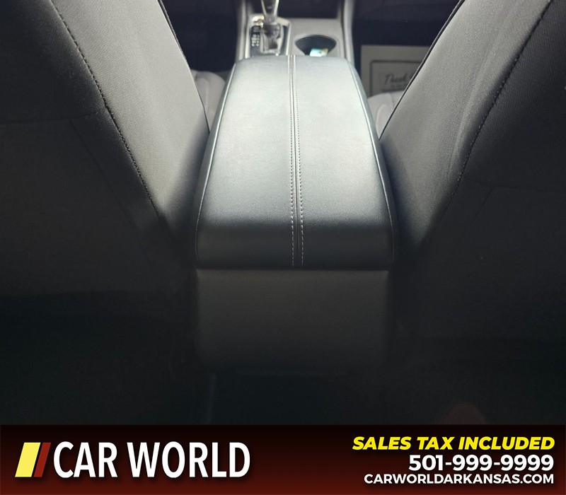 Nissan Altima Vehicle Full-screen Gallery Image 19