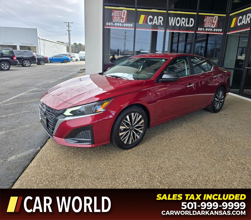 Nissan Altima Vehicle Full-screen Gallery Image 3