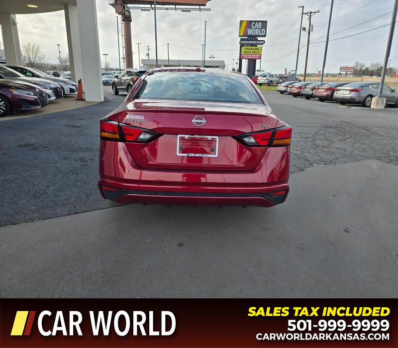 Nissan Altima Vehicle Full-screen Gallery Image 5