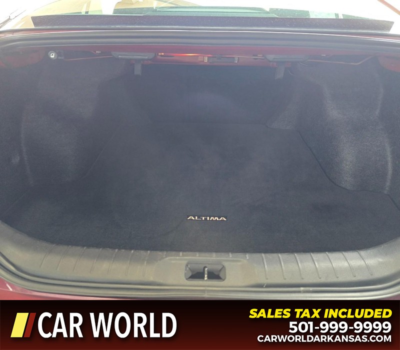 Nissan Altima Vehicle Full-screen Gallery Image 13