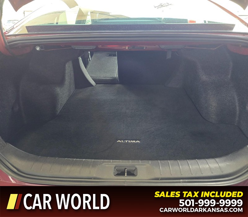 Nissan Altima Vehicle Full-screen Gallery Image 14