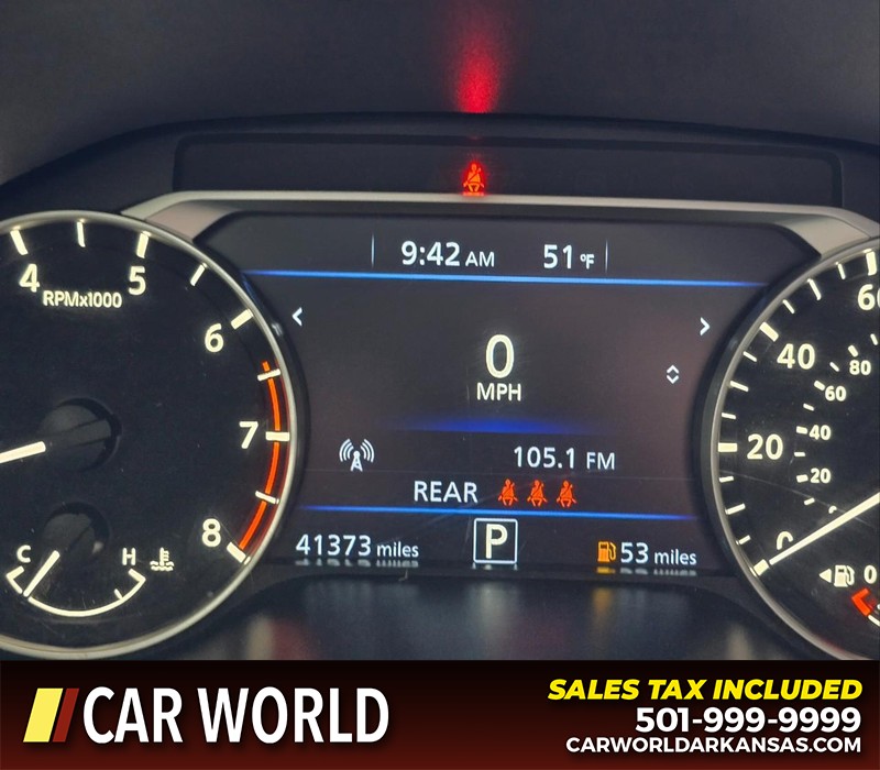 Nissan Altima Vehicle Full-screen Gallery Image 16