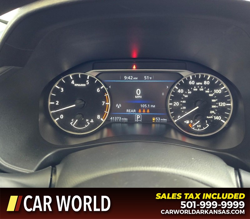 Nissan Altima Vehicle Full-screen Gallery Image 17