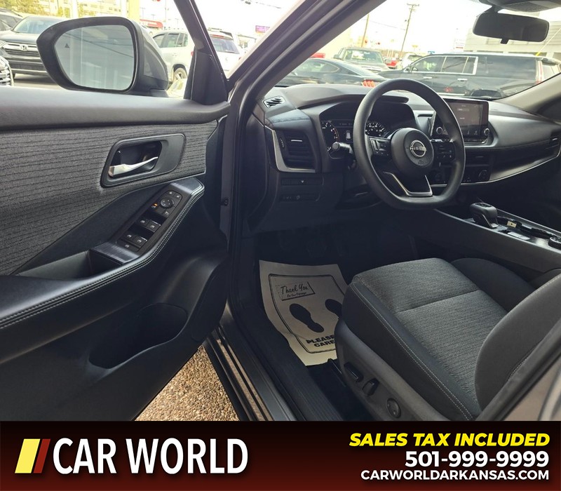 Nissan Rogue Vehicle Full-screen Gallery Image 7