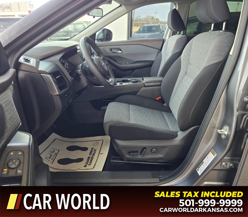 Nissan Rogue Vehicle Full-screen Gallery Image 8