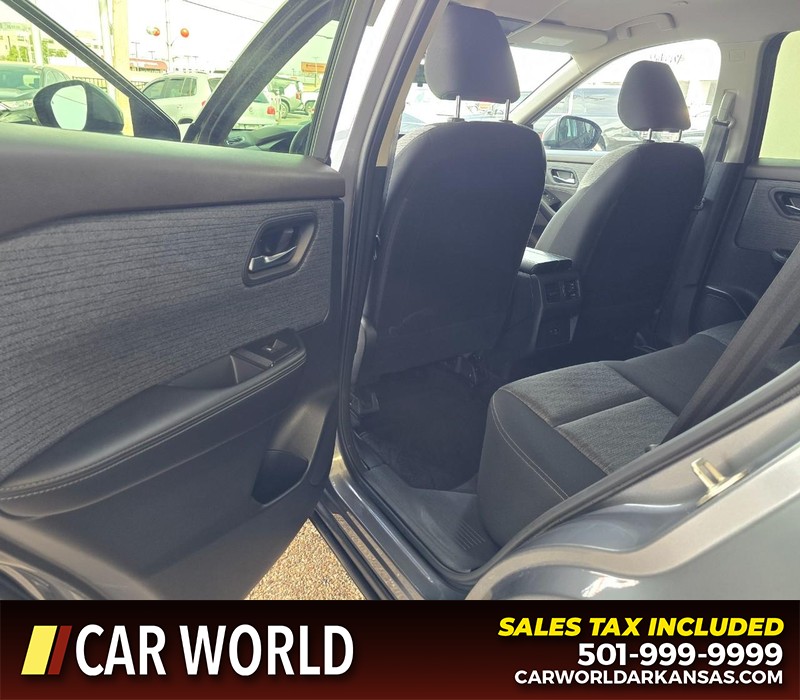 Nissan Rogue Vehicle Full-screen Gallery Image 9