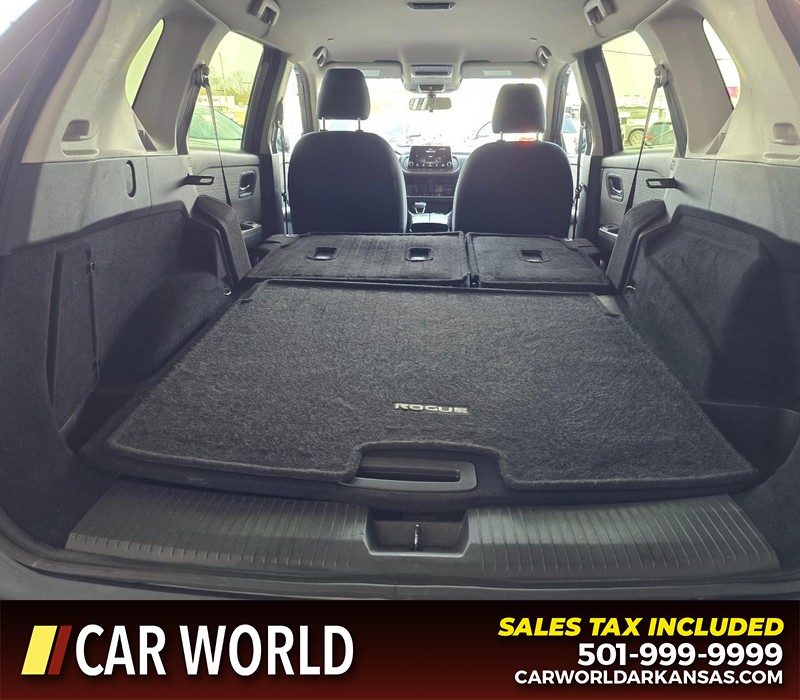 Nissan Rogue Vehicle Full-screen Gallery Image 14