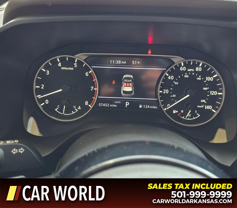 Nissan Rogue Vehicle Full-screen Gallery Image 17