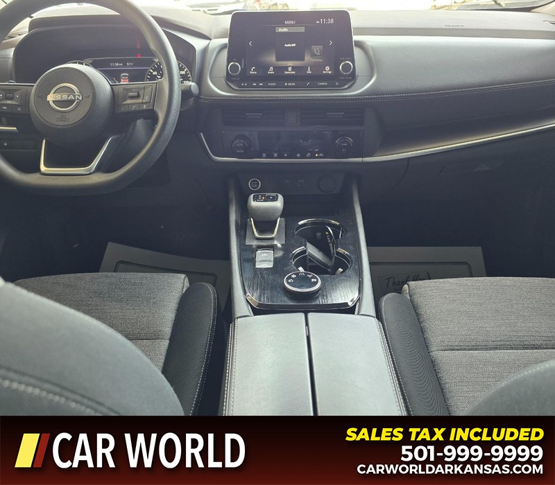 Nissan Rogue Vehicle Full-screen Gallery Image 18