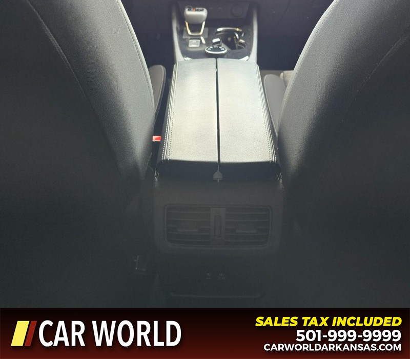 Nissan Rogue Vehicle Full-screen Gallery Image 19