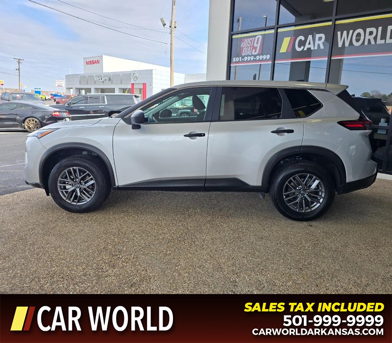 Nissan Rogue Vehicle Full-screen Gallery Image 4