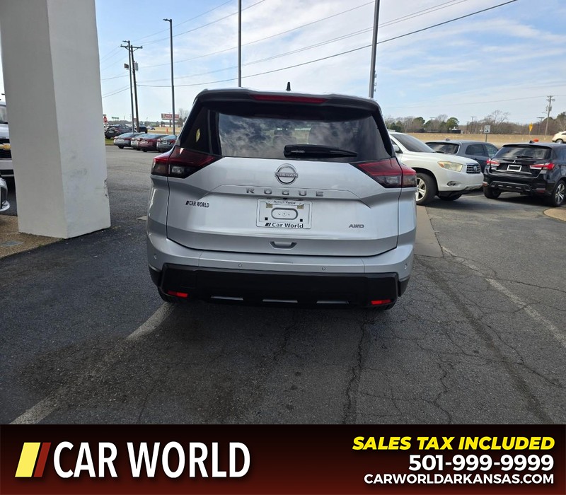 Nissan Rogue Vehicle Full-screen Gallery Image 5