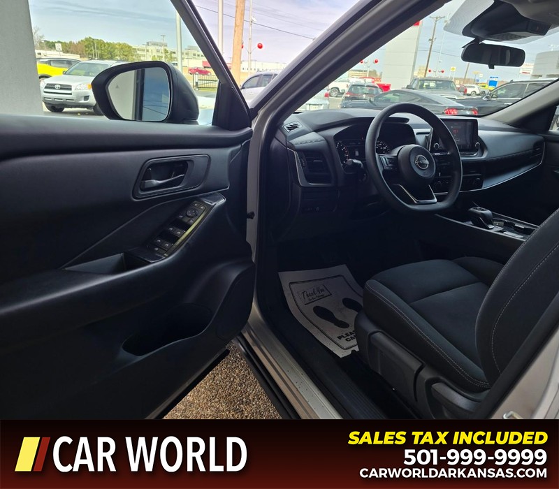 Nissan Rogue Vehicle Full-screen Gallery Image 7