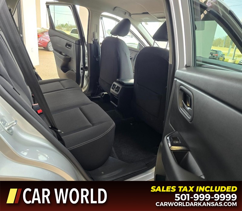 Nissan Rogue Vehicle Full-screen Gallery Image 12