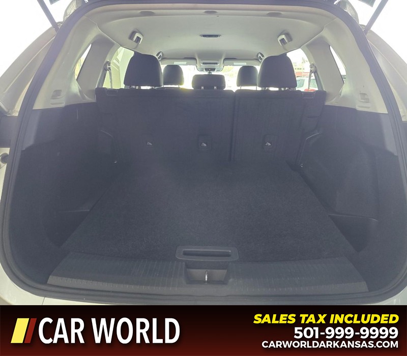 Nissan Rogue Vehicle Full-screen Gallery Image 13