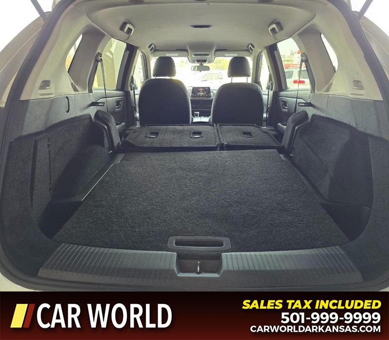 Nissan Rogue Vehicle Full-screen Gallery Image 14