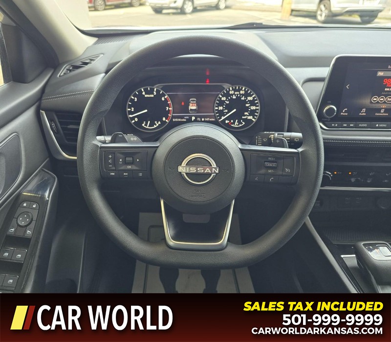 Nissan Rogue Vehicle Full-screen Gallery Image 15