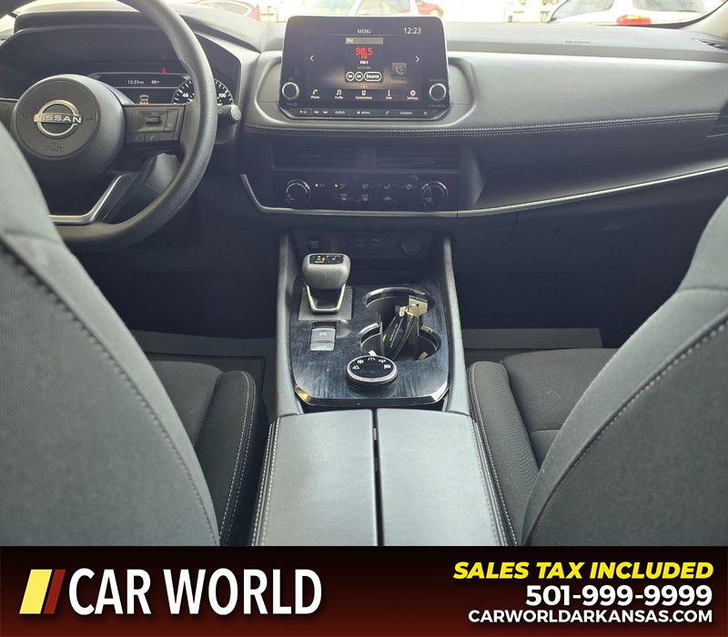 Nissan Rogue Vehicle Full-screen Gallery Image 18